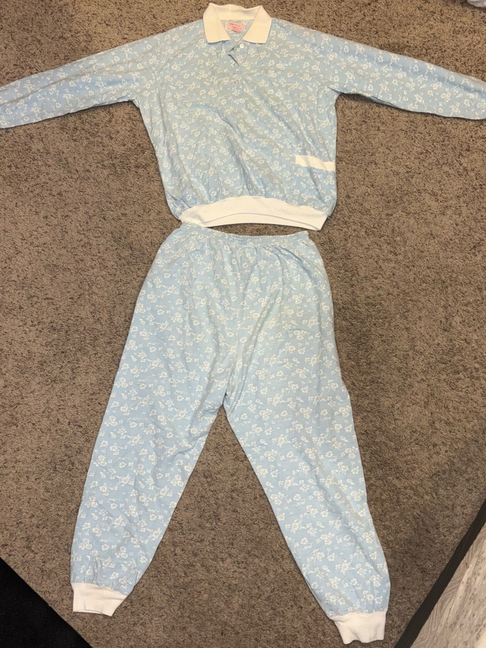 Vintage Women's Christina Of California Pajama Set (Size Medium)